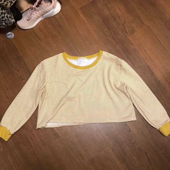 white a yellow long sleeve cropped top - Picture 5 of 6